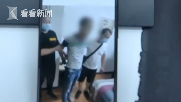 电梯里和小偷“撞”上 刚报警求救他又杀了回来