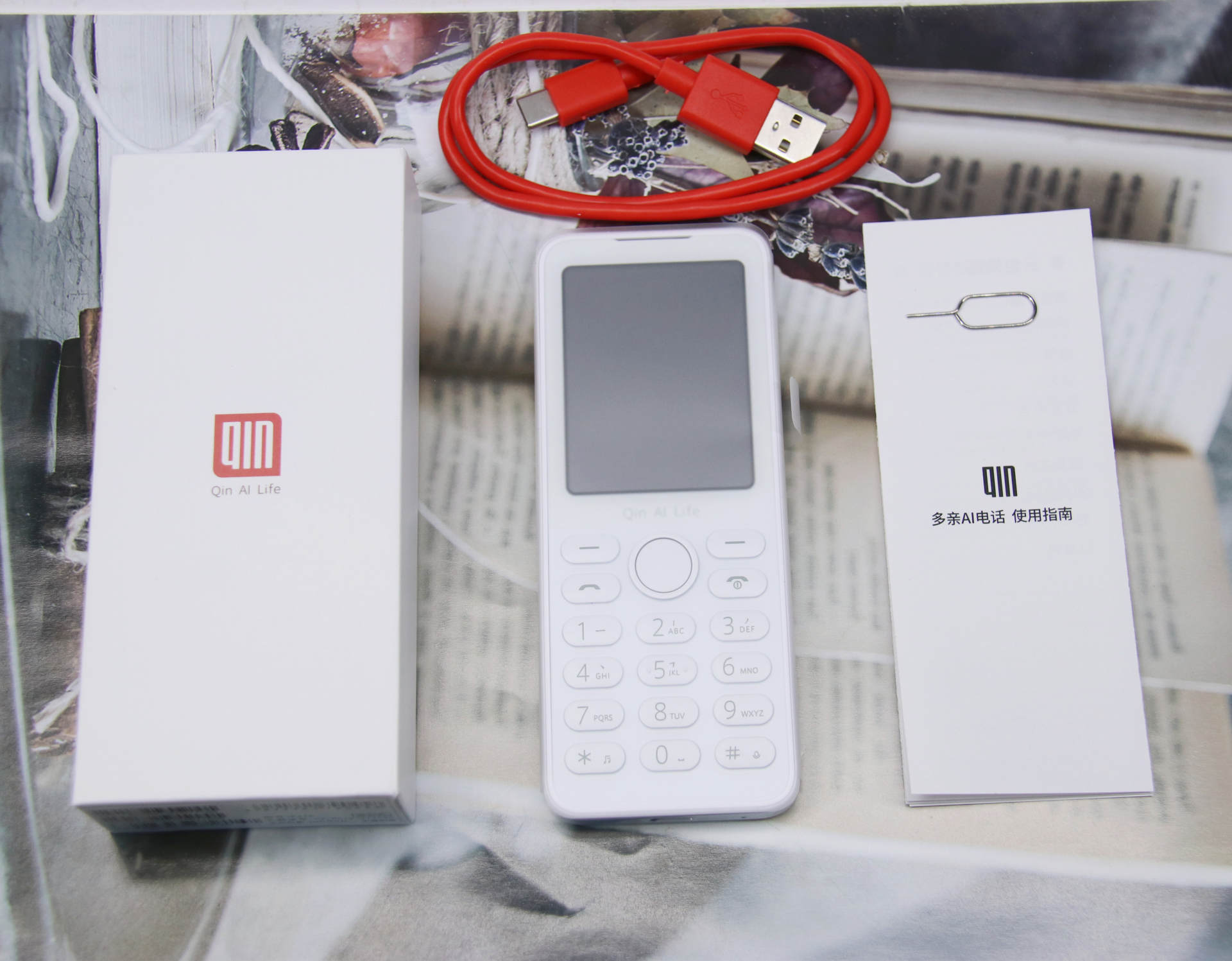 简单纯粹、小而精致，多亲AI电话F21s,自带潮流属性