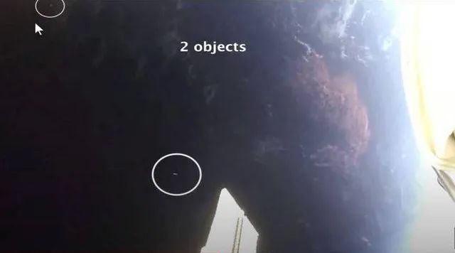 国际空间站拍到两个白色光球，悬停之后又加速飞走-第3张图片-IT新视野