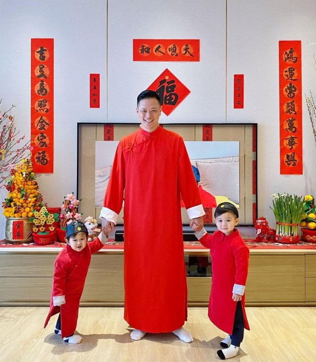 胡杏兒丈夫曬與黃日華合影，黃日華笑容滿面疑走出喪妻之痛