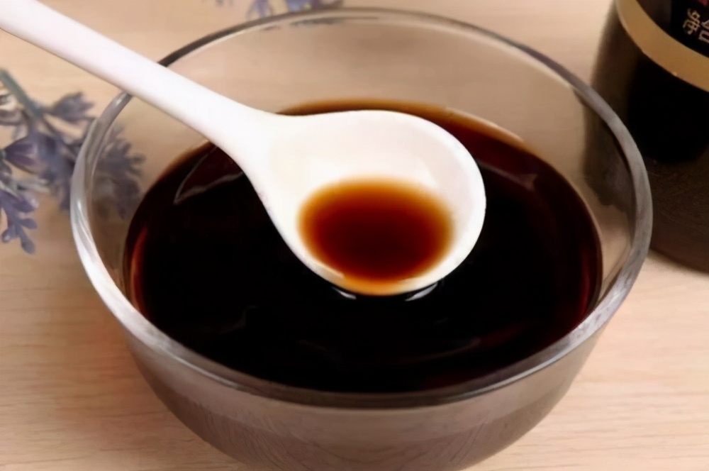 家庭炒菜時用白醋還是陳醋？看完后明白了，原來差別這么大