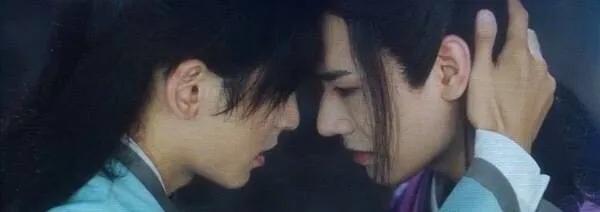 " the land of country makes " abroad heat sows: Two did not sow camera lens to pour out of greatly, english caption makes window