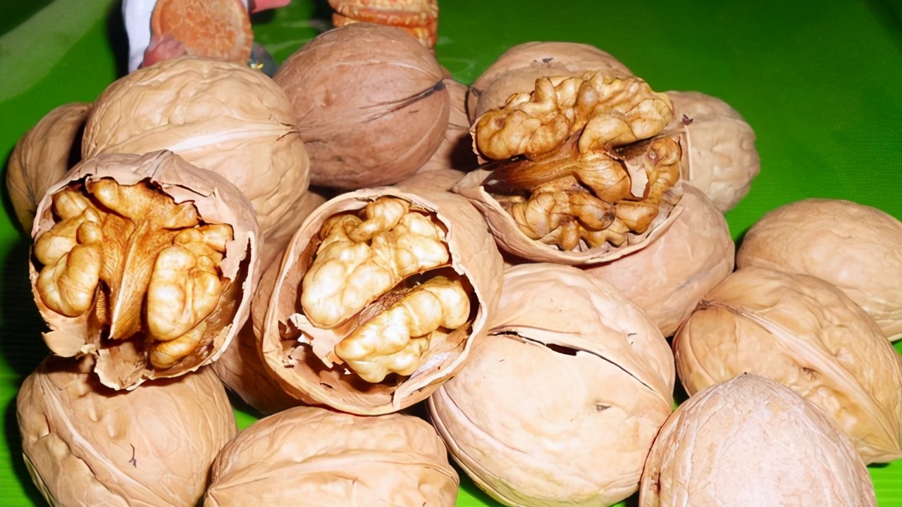 最佳補腦食物名單，別只知道吃核桃，這3種食物是天然�腦黃金�