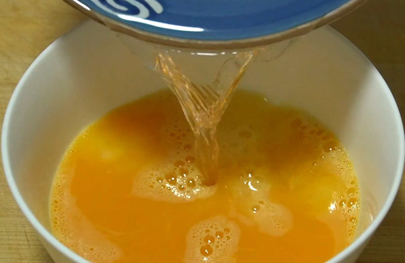 Many people make the first step wrong with steamed eggs. Remember these tips. No honeycomb is tenderer than tofu.