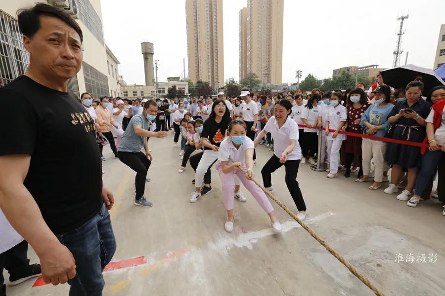 三原县医院庆祝“5.12”国际护士节拔河比赛