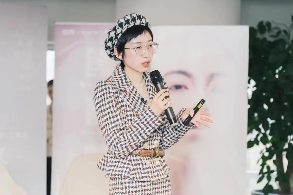 父母双双患癌后,28岁名校金融女也被查出癌症晚