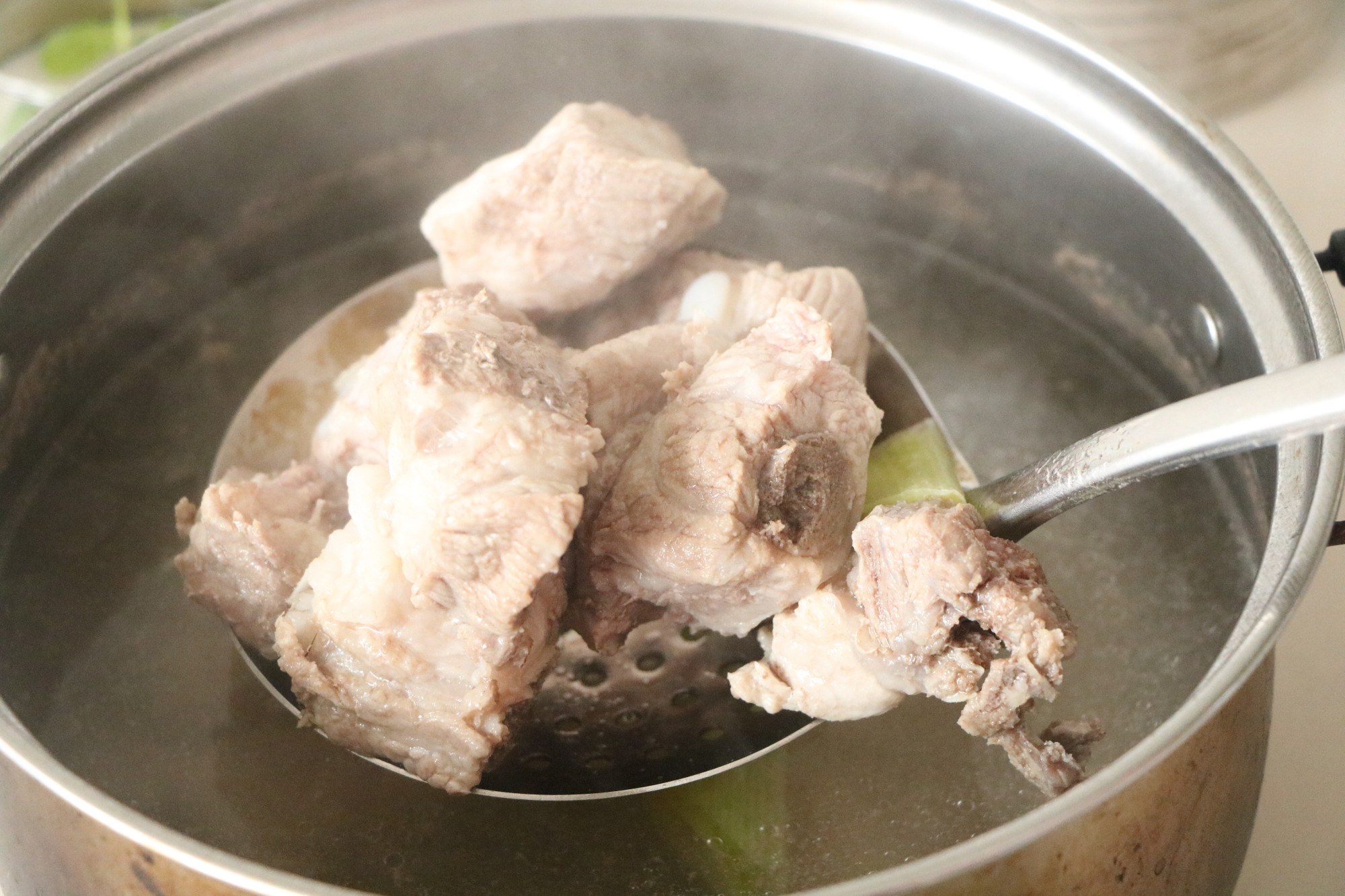 冬天來了，我家經常喝的一鍋湯水，既養胃又保暖，百喝不厭