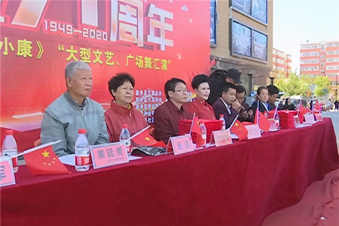 “我们的小康生活”大型文艺汇演点亮泰来