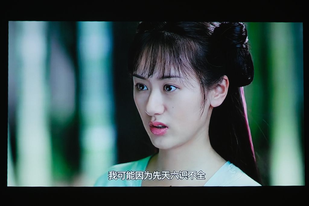 极米Play超悦版投影仪，内置大容量电池，解决户外使用的痛点