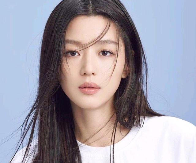 全智贤曝婚后生活，辛苦照顾俩儿子，还要保持美貌身材怕老公嫌弃