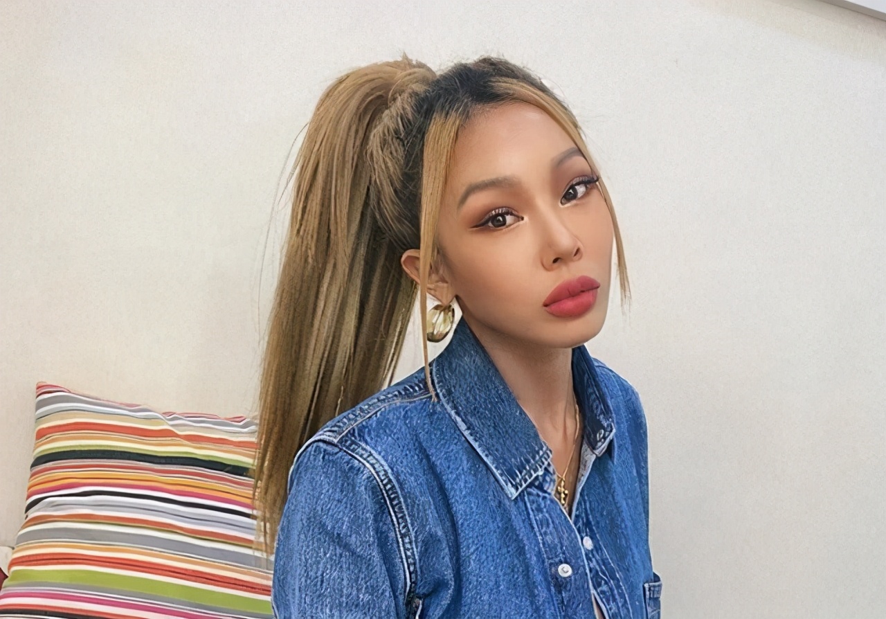 jessi自曝曾在美国遭到种族歧视,而她的举动吓坏了同学