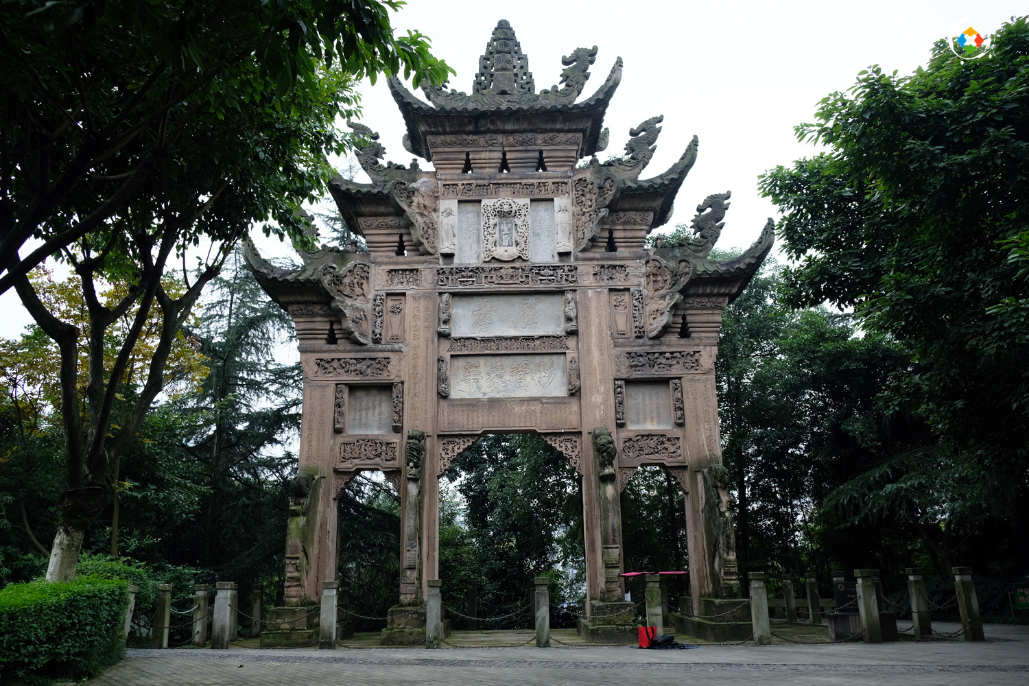 重庆大坪七牌坊的牌坊在哪里？只有19块石碑，还被藏在闹市中心