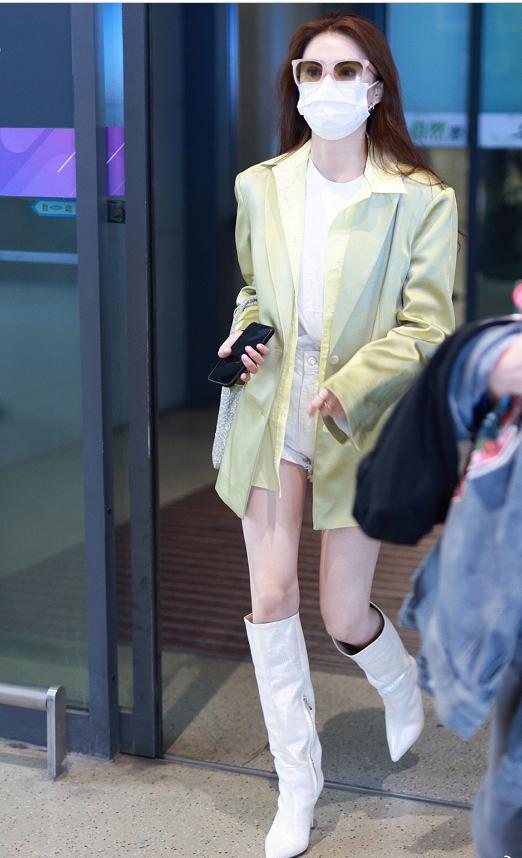 Xu Lu really don't lose weight anymore!The legs of the airport health ...