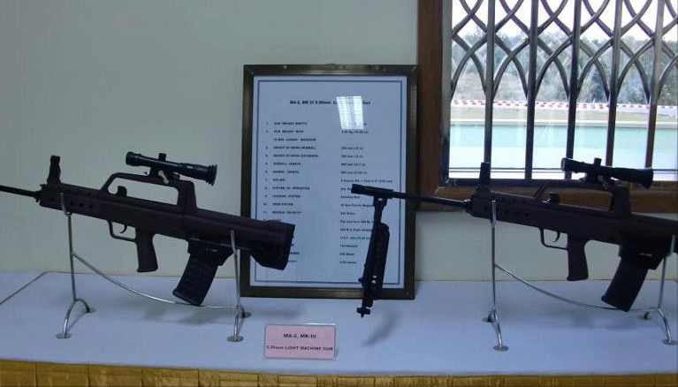 清一色97式步枪，一支如果不是臂章：你可能以为是解放军的军队