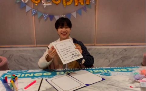 SHINee出道12周年泰民代签所有成员姓名，钟铉也没