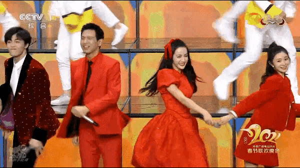 春晚4个小插曲：倪妮借大牌衣服不敢摘标签，王