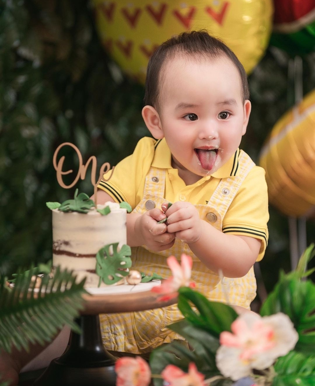 郑嘉颖次子满一周岁，陈凯琳晒照为其庆生，弟弟和哥哥像双胞胎