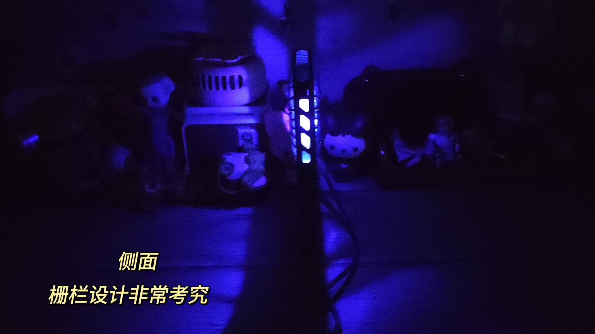 ZMI挂脖折叠风扇多功能用途还带炫彩灯效