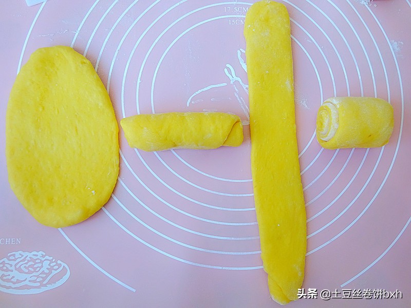 立秋后黑芝麻要常吃，教你做最好吃的胡萝卜黑芝麻饼，营养翻倍