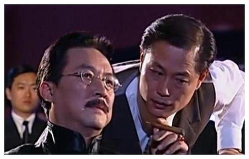 秦五爷最初那么欺负依萍，为何后面答应她所有