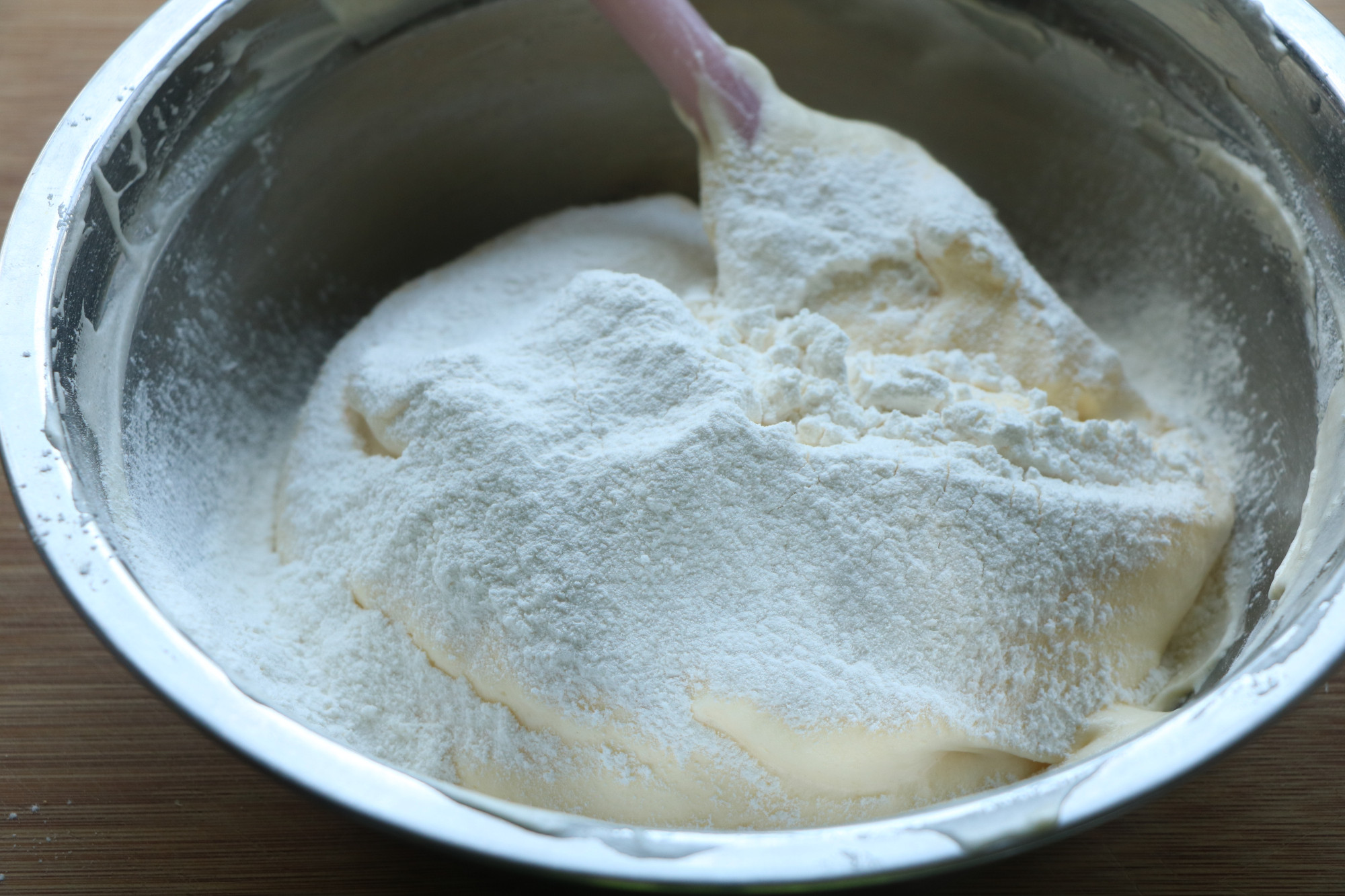 面粉和鸡蛋试试这样做，无油少糖，既当零食又当早餐，做法超简单