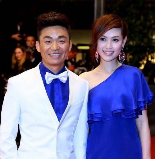 王宝强00后新女友曝光？两人贴身合照显亲密：希望我们越来越好