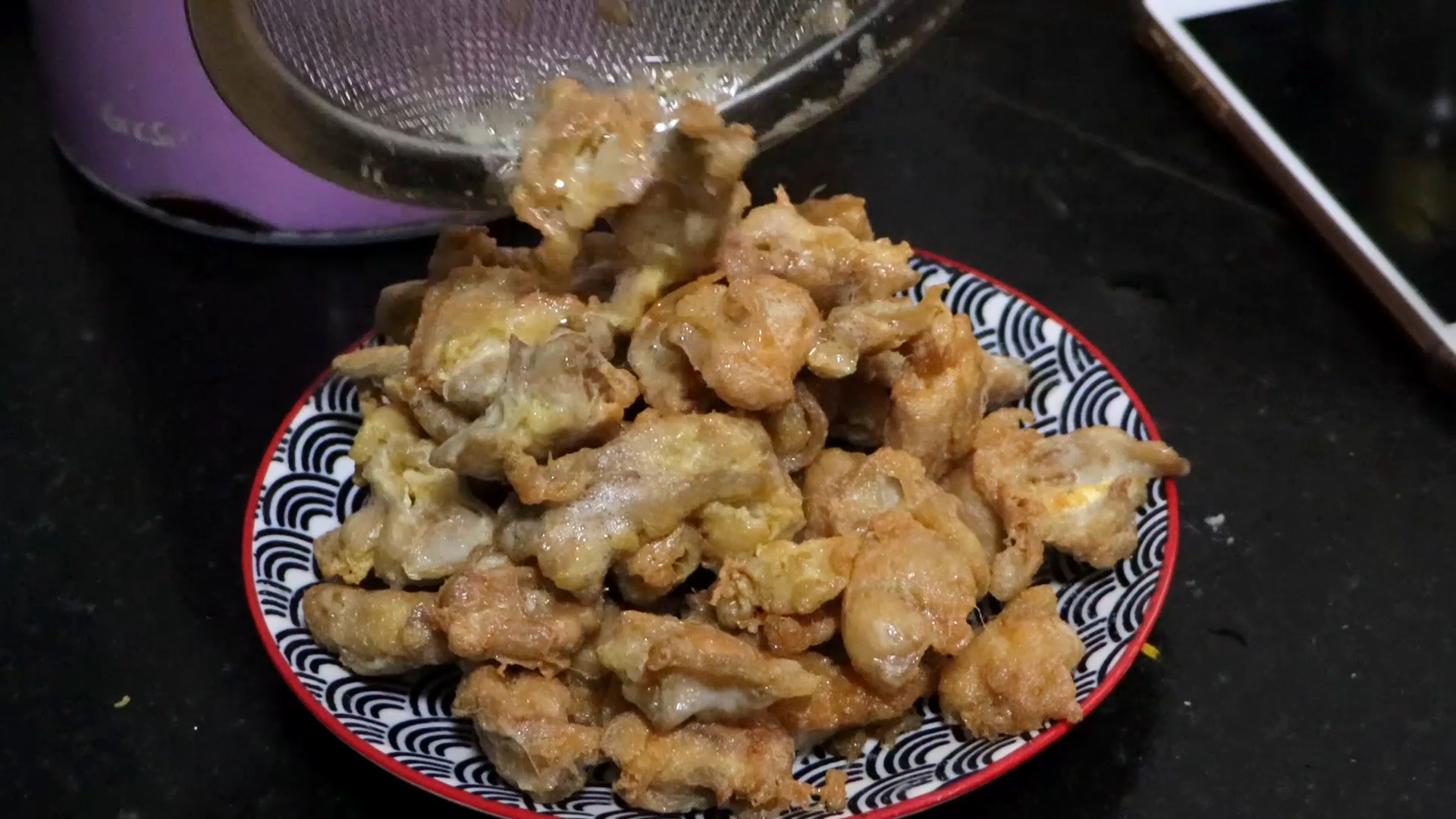 肥腸的家常菜做法，外酥裡糯，下酒又下飯，一周吃5次都不嫌膩