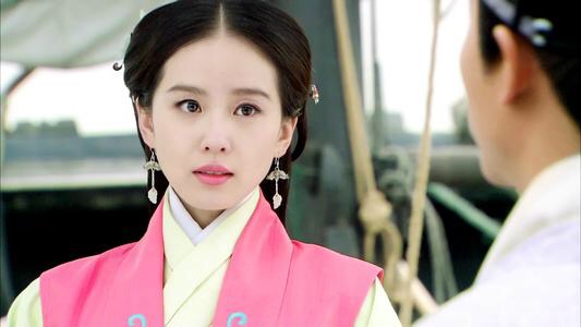 清叶梦珠《阅世编》称:"崇祯年间,始为松鬓扁髻,发际高郑,虎朗可数