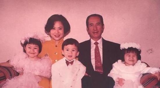 14岁嫁给比自己大22岁的赌王，生过5个孩子，其中