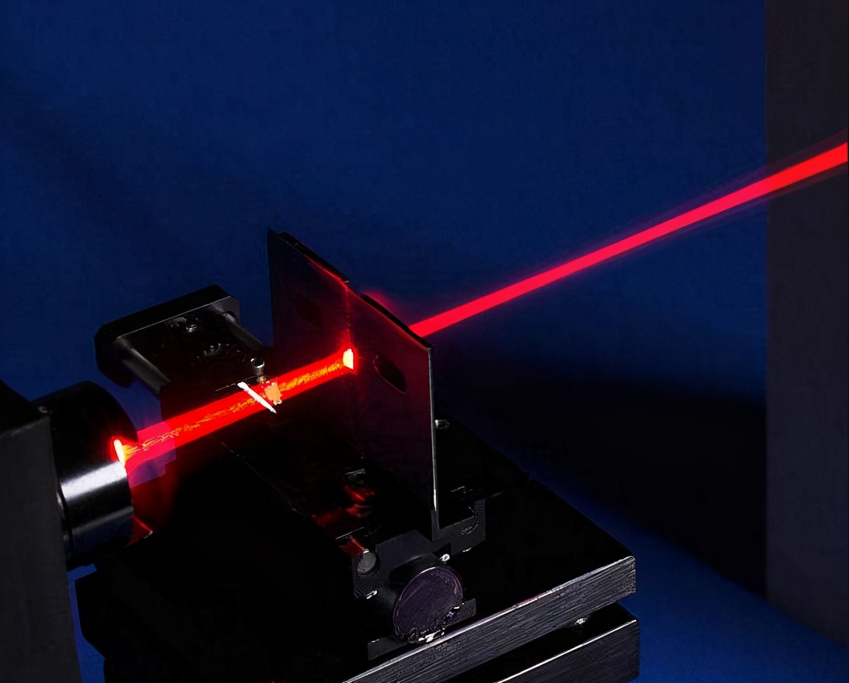 "Laser Goddess" Hou Jing breaks the US technology blockade and