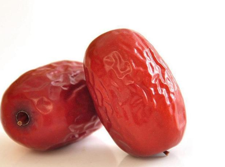 教你一款美味的銀耳紅棗湯，每天喝上一碗，美容養(yǎng)顏氣色好！