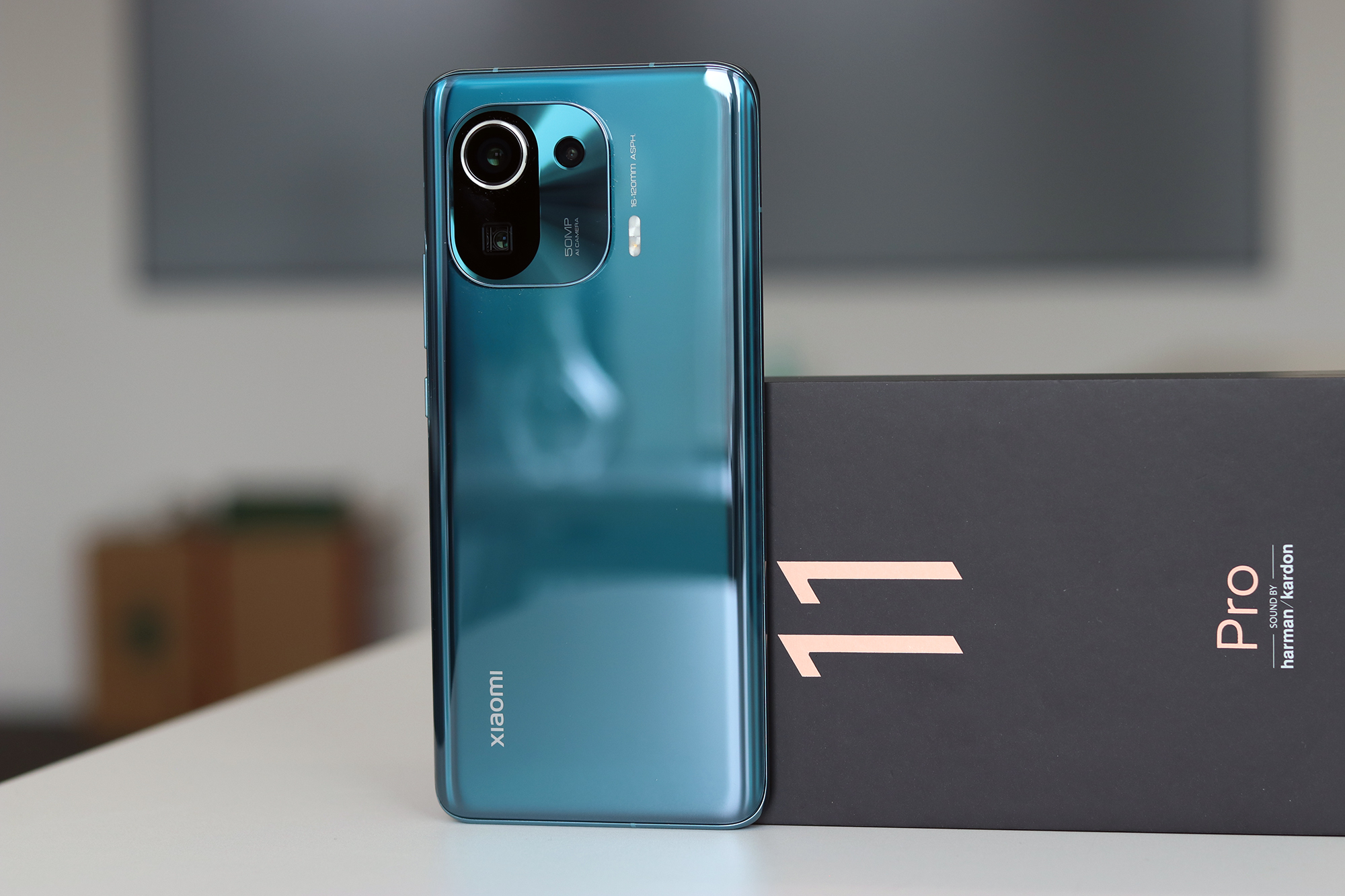 小米11 Pro简评：安卓机皇，优缺点并存，仍超华为旗舰