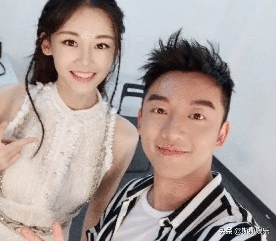 郑恺苗苗机场牵手，网友：我们都等着官宣呢，