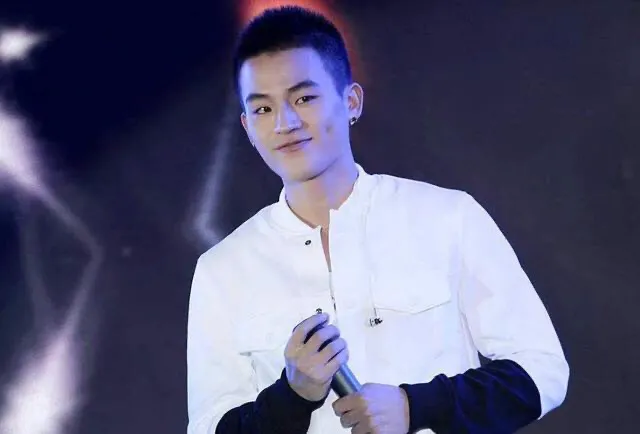 他曾红过欧豪华晨宇, 后来却沦落到回家种地, 后