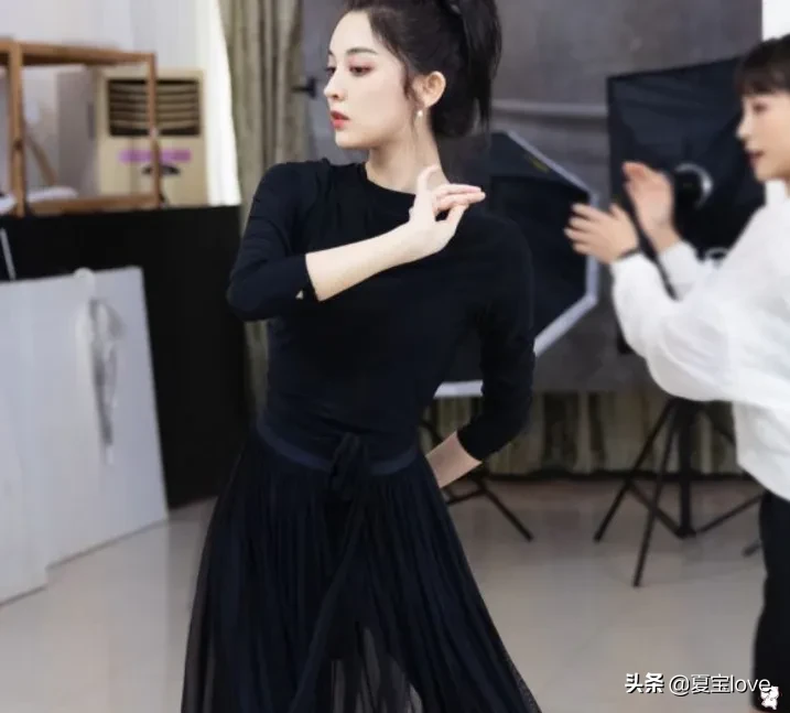 不愧是张翰最美前女友，娜扎穿上无痕衣那刻，