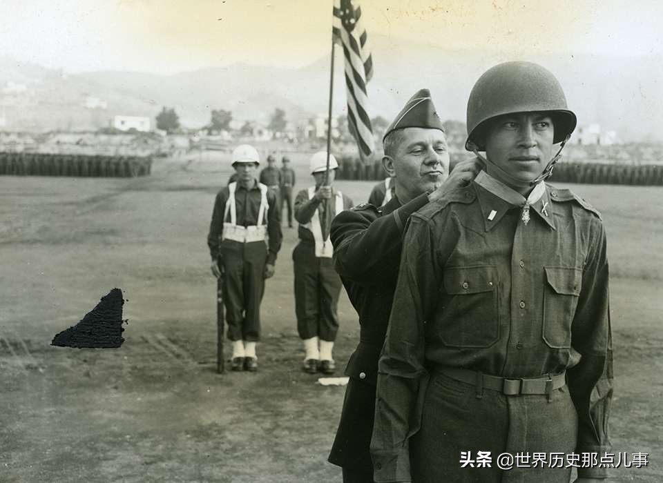 这枚勋章是美国军人的最高荣誉：荣誉勋章背后