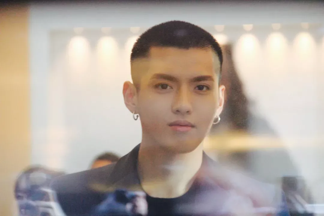 毁了吴亦凡的是都美竹吗?不,是他妈