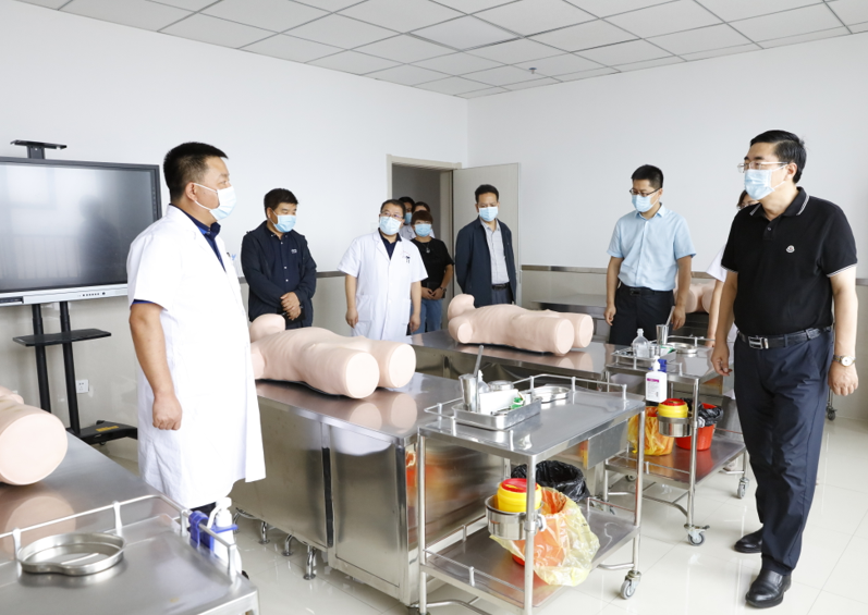 酒钢医院观摩考察团一行来我院学习交流