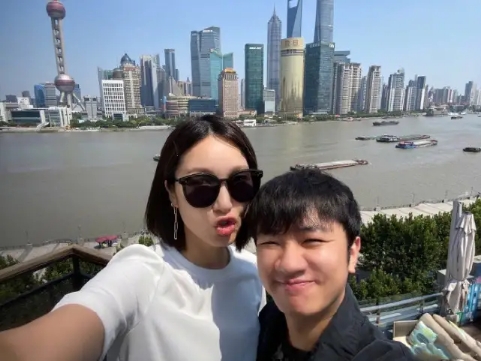 王祖藍二胎女兒滿月照火了，眉眼清秀，像極了爸爸，好可愛