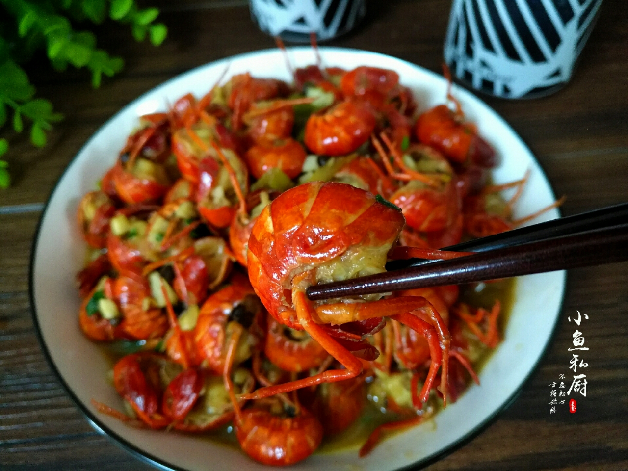 小龙虾用水一煮，鲜味全跑了，学会这一招，虾肉Q弹鲜香，极鲜美