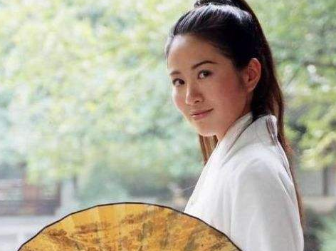 叶璇穿成“林黛玉”卖小龙虾，还要亲手埋葬虾壳，卖货堪比演小品