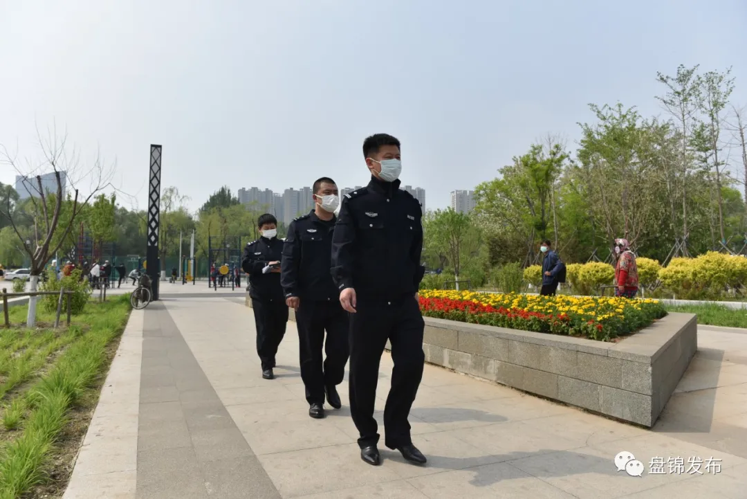 盘锦公安启动遛犬专项巡查!办犬证,管理费这么交!