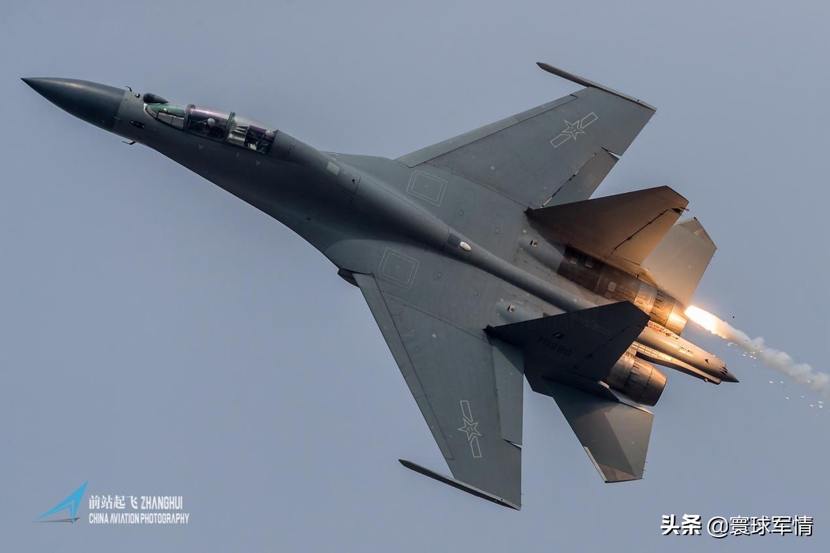 歼16连续秀出肌肉，野兽模式可挂载22枚空空导弹，台岛叫嚣要掂量