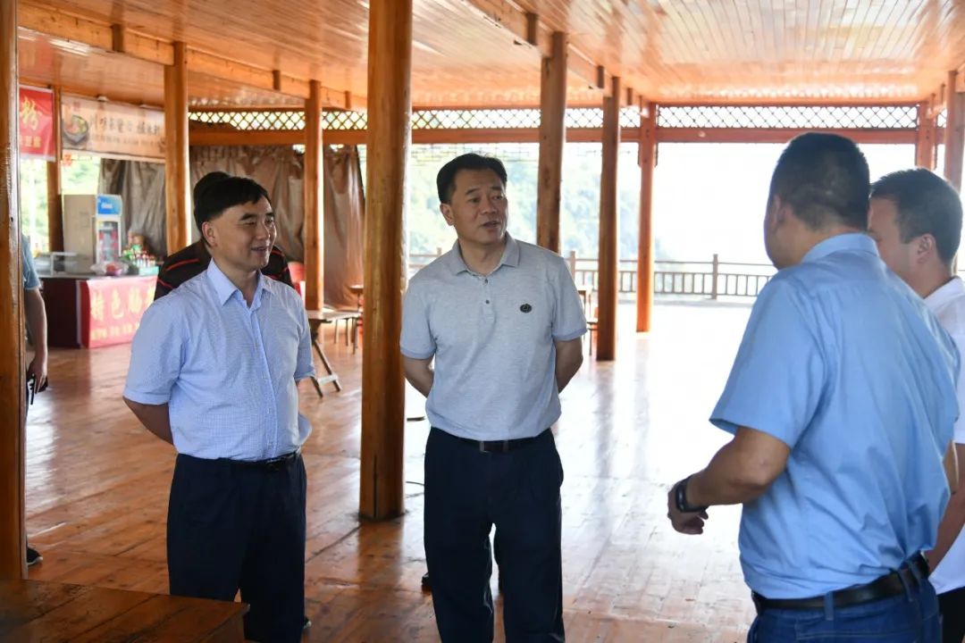 石希欣在鹤城黄岩调研文旅产业时指出 坚持统筹规划深度融合 推动乡村旅游高质量可持续发展