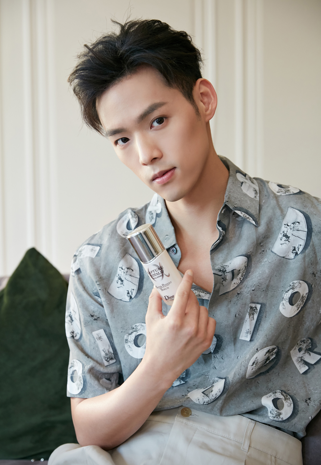 他们竟然是亲戚关系！成龙是董又霖的舅舅，蒋雯丽是马思纯亲小姨