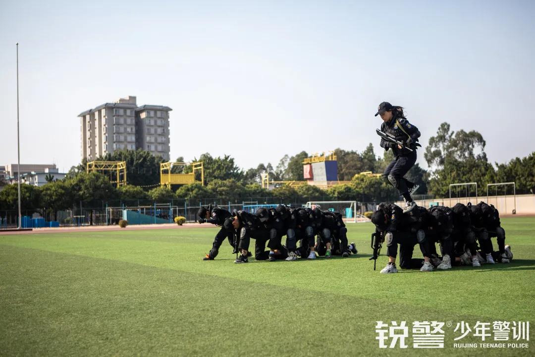 特警突击营圆满结营：历经警训淬炼，成就英勇少年