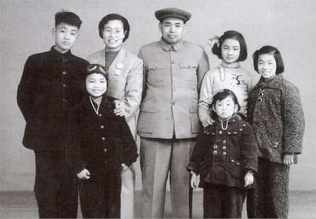 对越反击战后，75岁许世友屡遭非议：从东西线对比看非议是为何