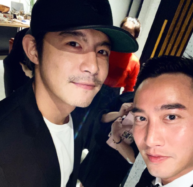 与阿娇离婚后，赖弘国晒照庆生和女友人亲密自