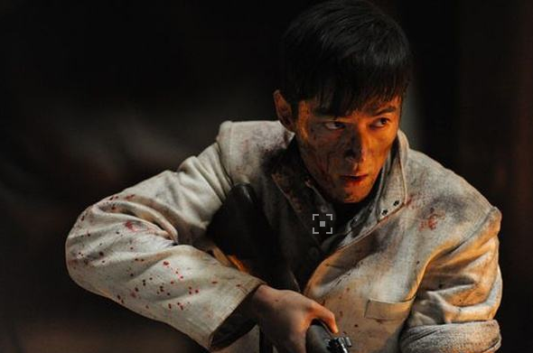 胡歌与千玺接受专访，畅谈从偶像转为演员实力