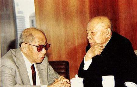 张学良晚年移民美国，生活富裕出手大方，只因